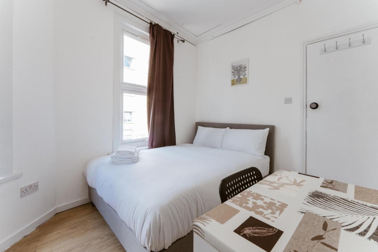 Mile End Double Rooms 27 Guest House Лондон Екстериор снимка