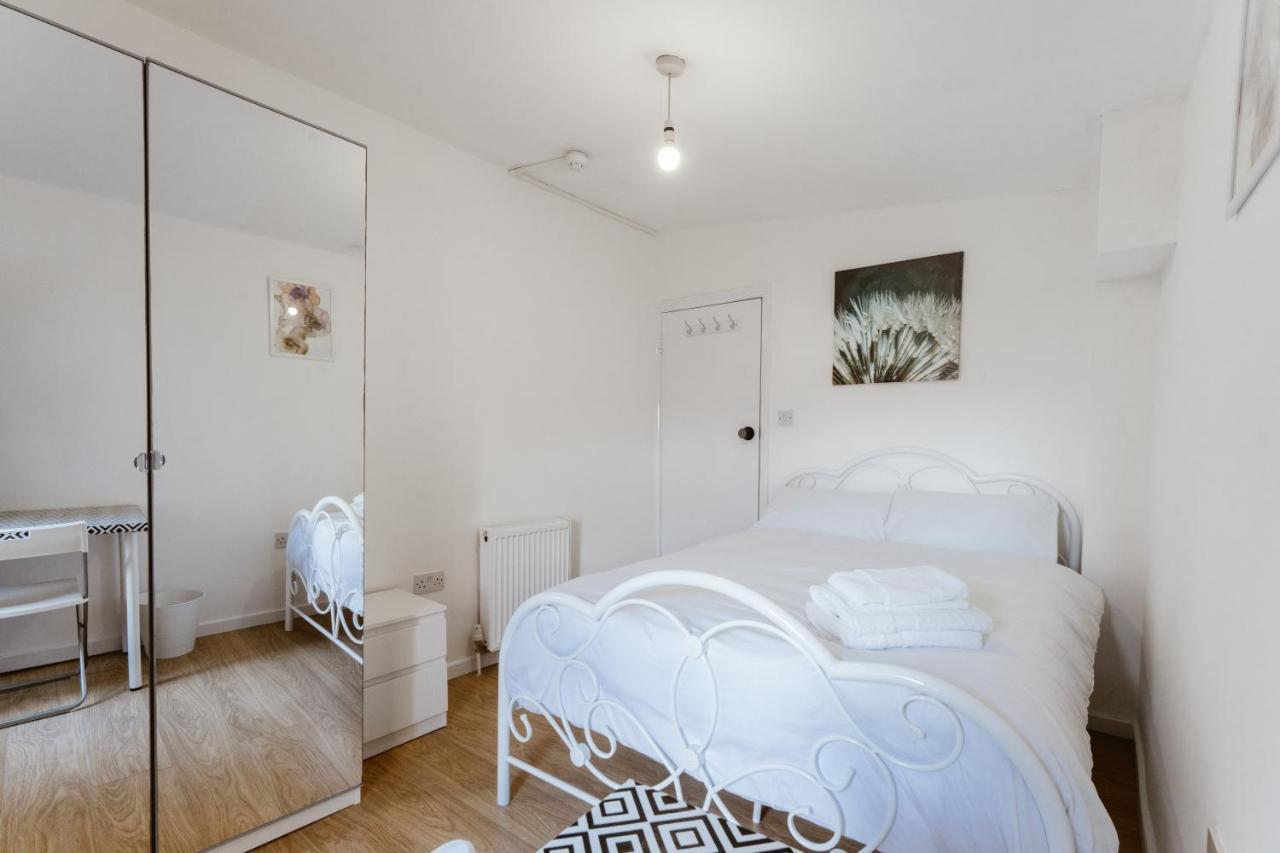 Mile End Double Rooms 27 Guest House Лондон Екстериор снимка