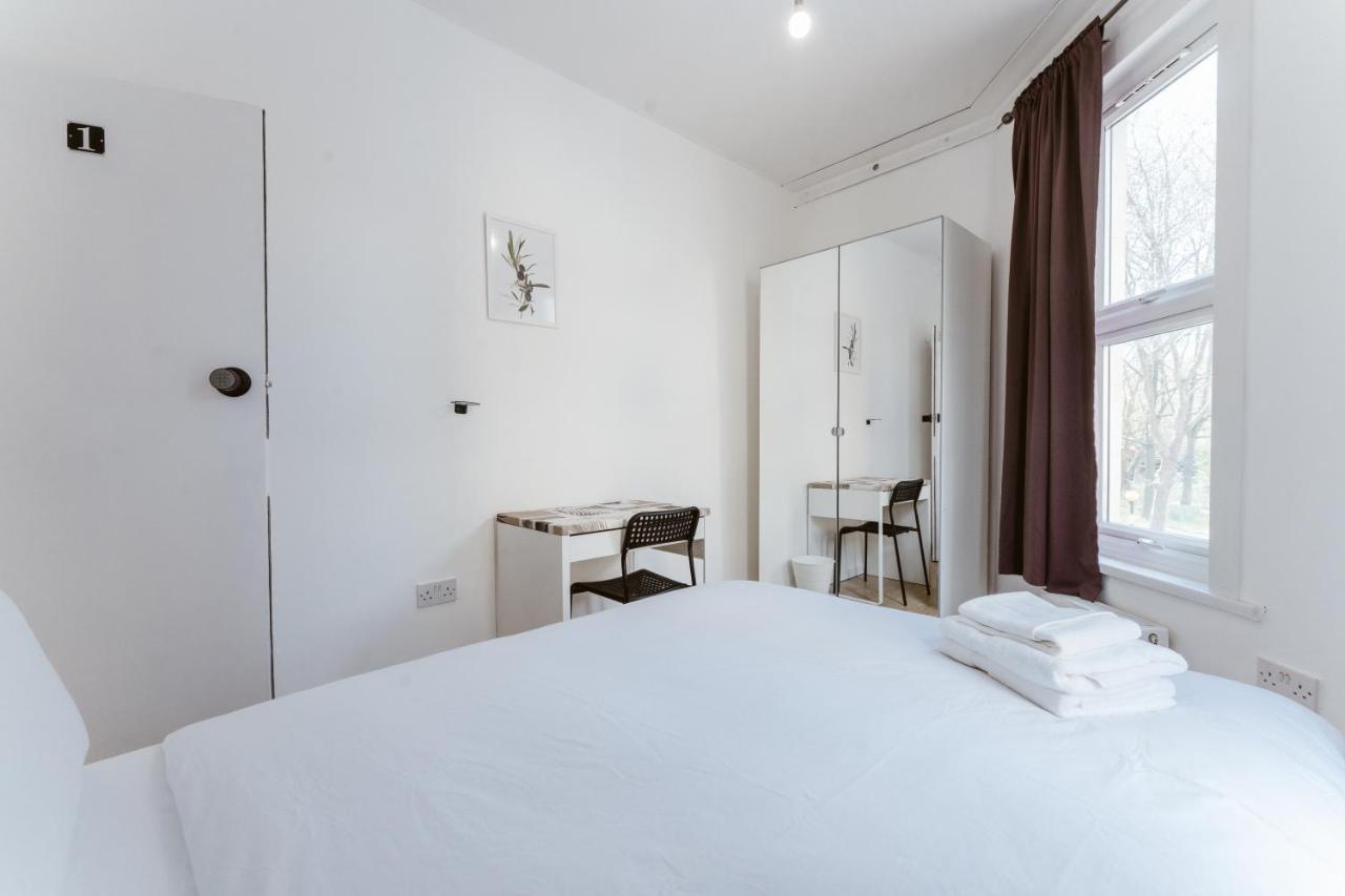 Mile End Double Rooms 27 Guest House Лондон Екстериор снимка
