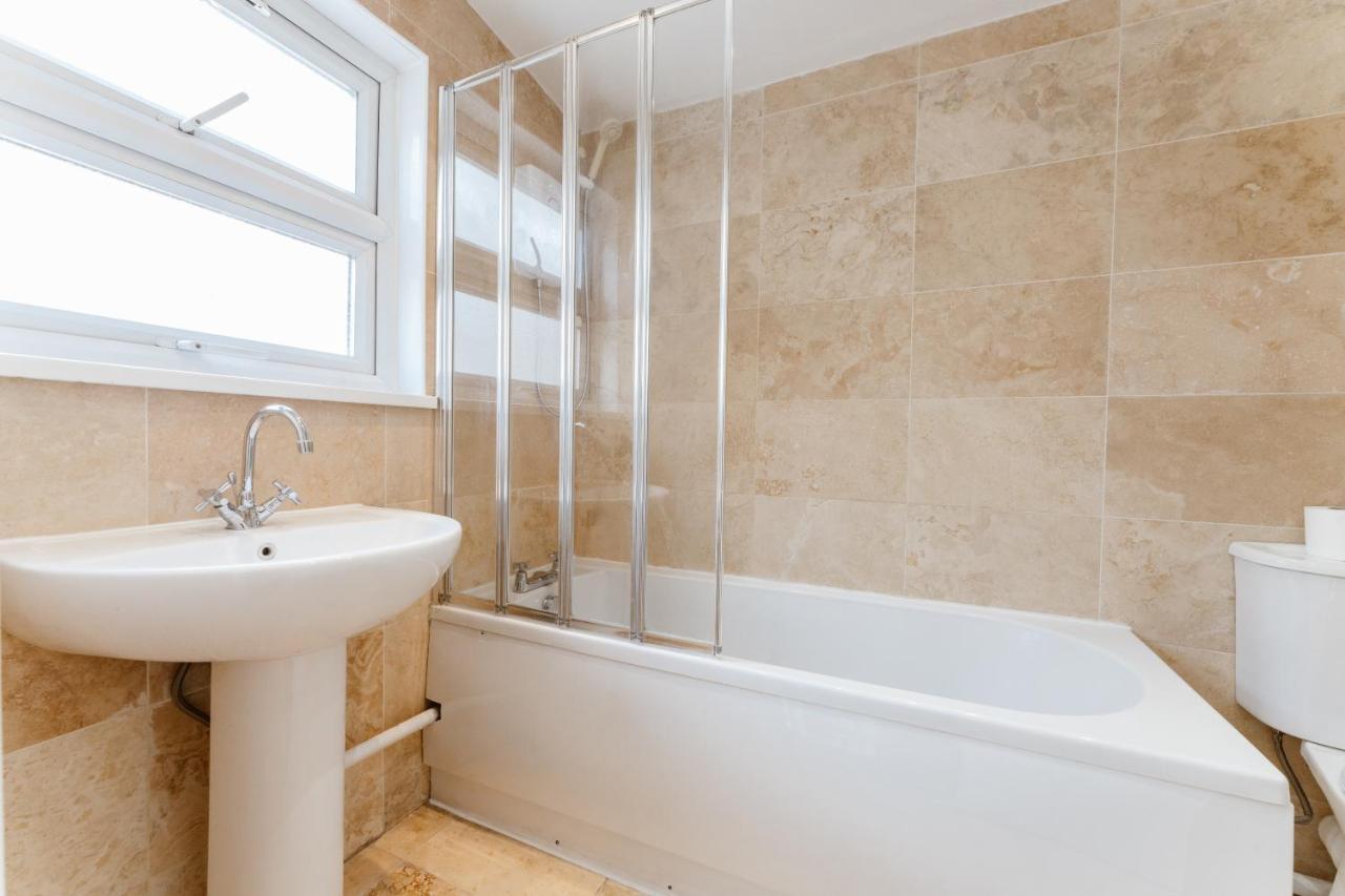 Mile End Double Rooms 27 Guest House Лондон Екстериор снимка