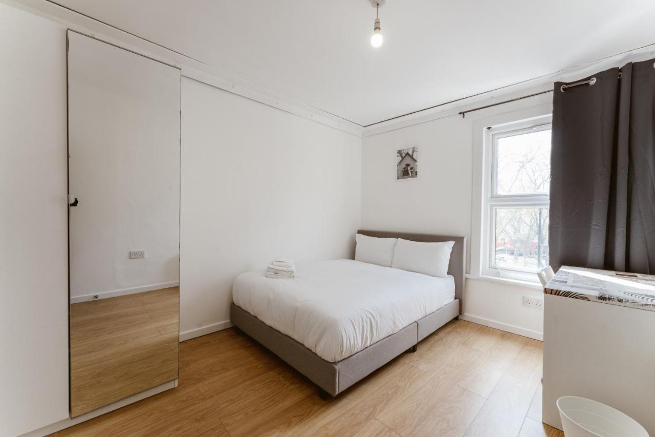 Mile End Double Rooms 27 Guest House Лондон Екстериор снимка